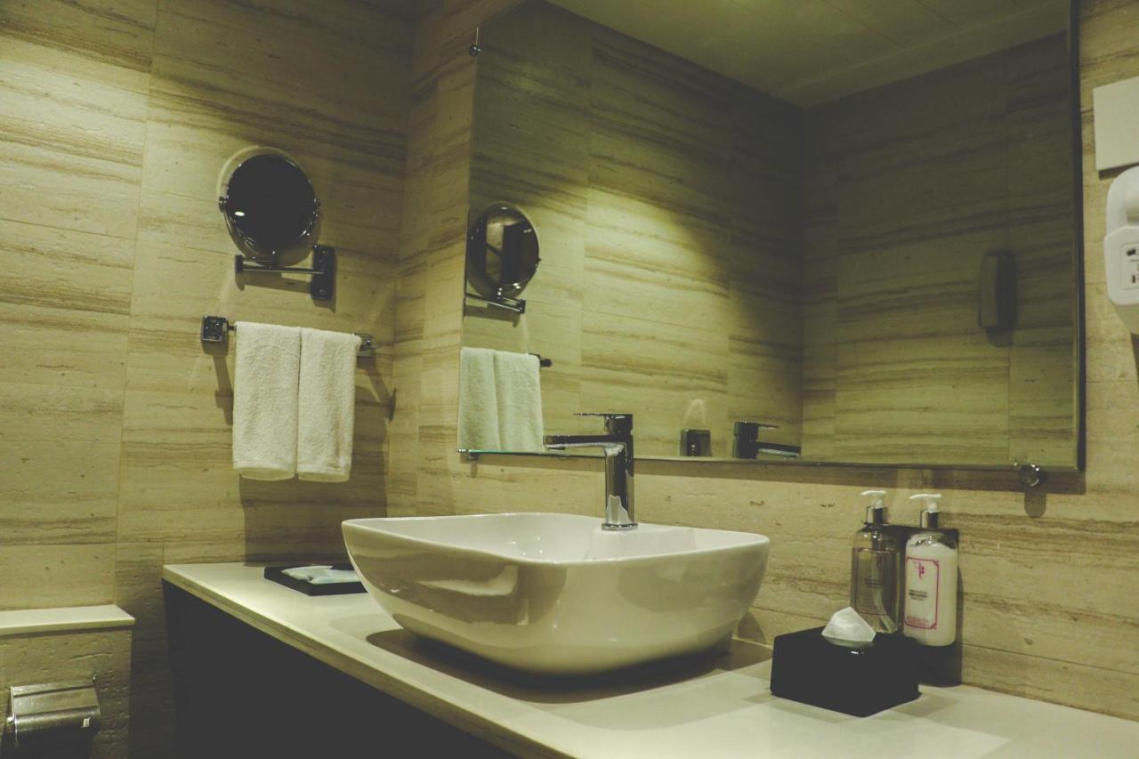 Regenta Central Harsha Vapi Pārdi Dış mekan fotoğraf