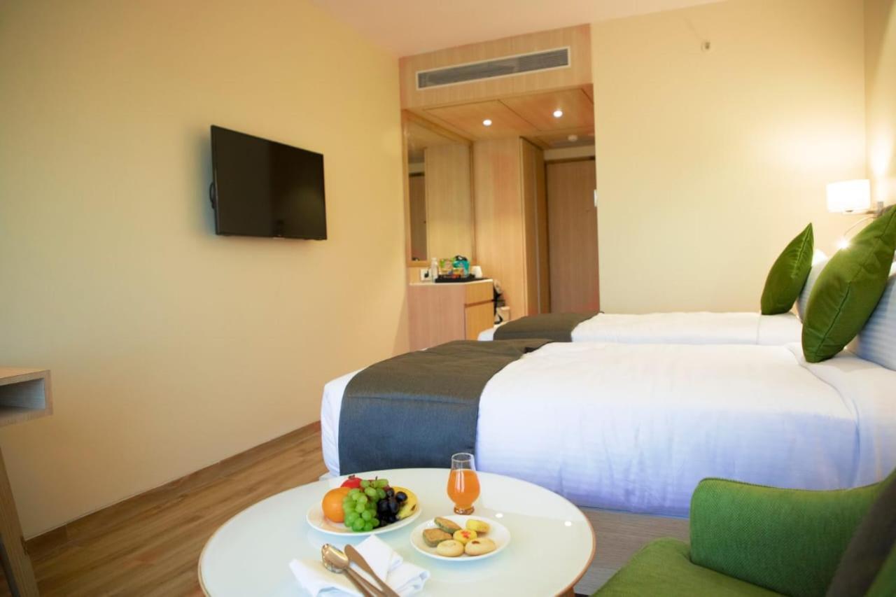 Regenta Central Harsha Vapi Pārdi Dış mekan fotoğraf